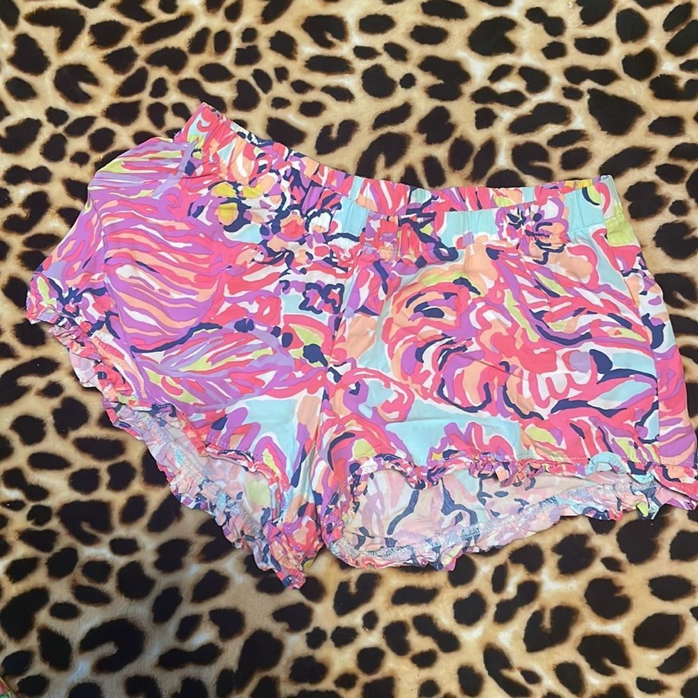 •LILLY PULITZER• KYA SHORTS IN SIZE XXS... HAS RUFFLE HEM EUC BUNDLE OF 2 - Picture 3 of 6